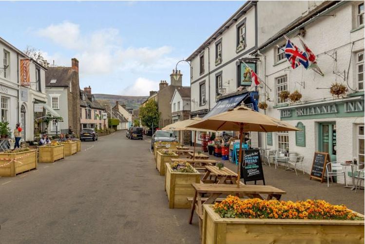 Crickhowell - Camping Brecon Beacons | Cwmdu Caravan and Campsite